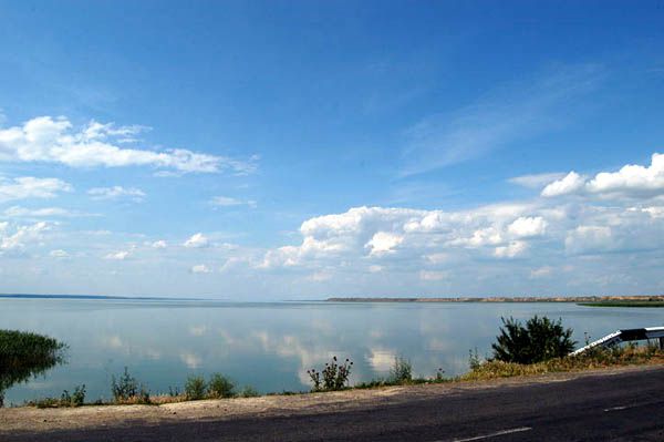 Невідомі водойми України: 15 унікальних озер, водоспадів, каньйонів і заток (фото)