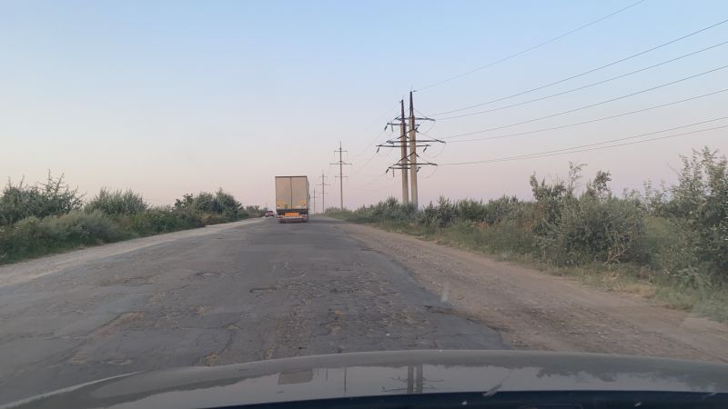 Платна дорога по Молдові звичайно ганьба)