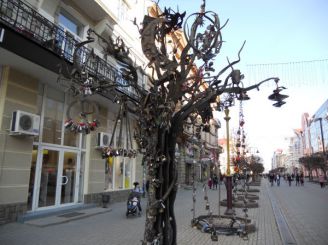 Памятник Дерево счастья, Ивано-Франковск