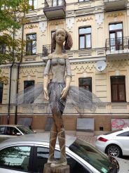 Скульптура Балерина из пня дерева, Киев
