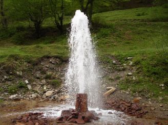 Гейзер минеральной воды, Вучково