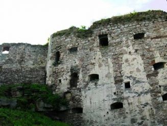 Yaslovets Castle