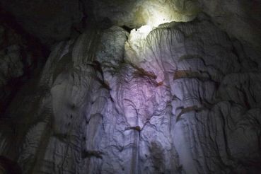 Карстовая пещера Молочный камень