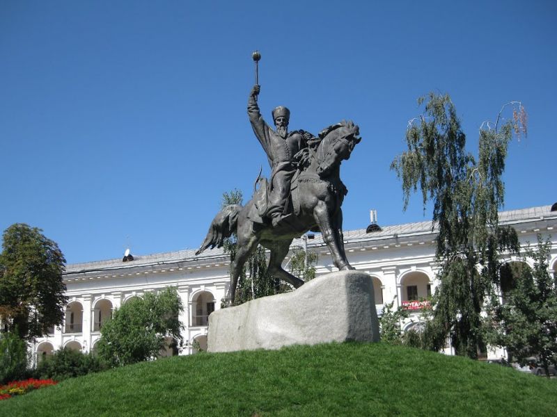 Памятники в киеве фото и названия