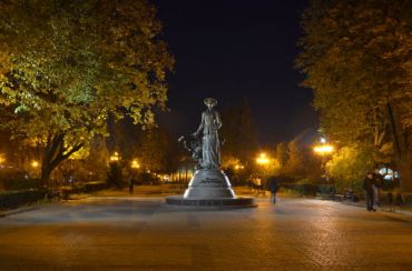Пам'ятник Соломії Крушельницькій, Тернопіль