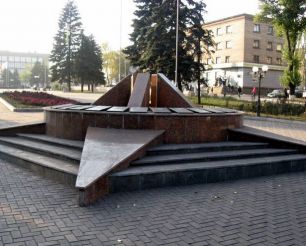 Monument to the Heroes of the Soviet Union, Enakieve