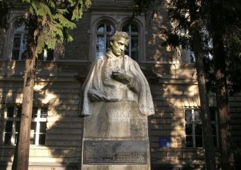 Памятник Габору Дойко
