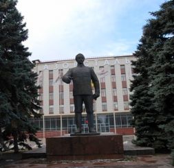 Monument Sergo Ordzhonikidze