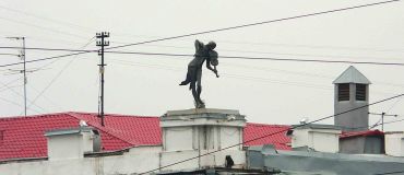 Sculpture "Fiddler on the Roof"