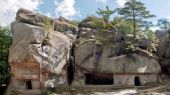 Скельно-печерний комплекс «Скелі Довбуша»