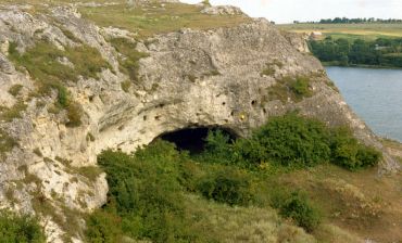 Wolf Grotto (Baryu-Teshyk)