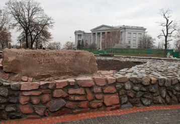 Starokievskaya Mountain