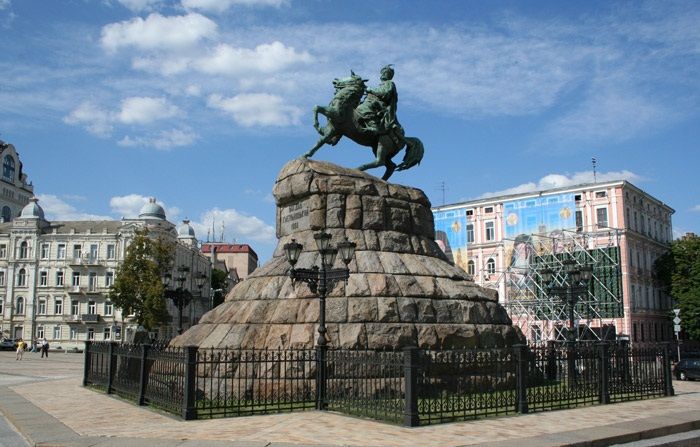 Фото памятник богдану хмельницкому в киеве