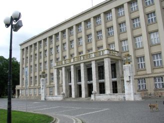 Земский уряд (1936, арх. Франтишек Крупка), сейчас – областная администрация.