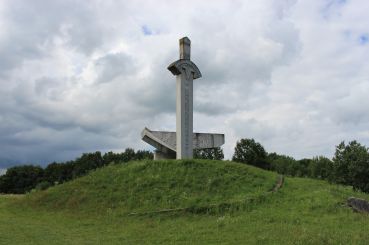 Памятник «Меч и плуг», Крылос