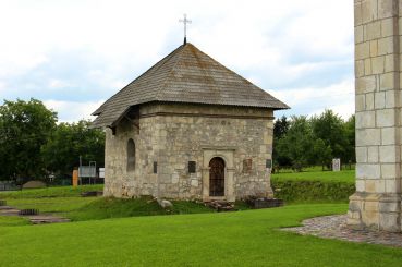 Фундамент Успенського собору, Крилос
