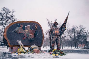 Памятник Защитник Украины