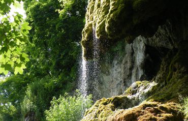 Divochi Sliozy Waterfall, Isakiv