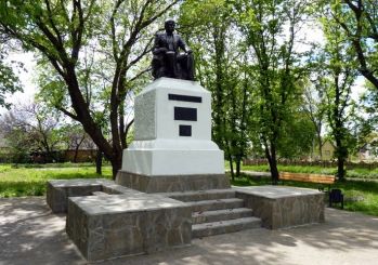 Shevchenko monument in Dikan`ka