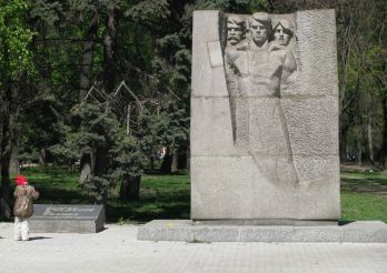 Пам'ятник Савченко, Дніпропетровськ