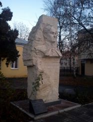 Monument to Vladimir Borovikovsky, Myrgorod