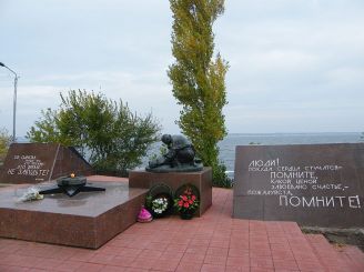 Братские могилы воинов Советской Армии, Каховка