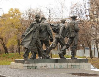Памятник харьковским студбатовцам