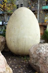 Пам'ятник яйцю