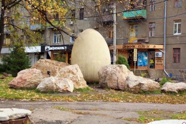 Monument egg