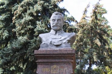 Пам'ятник Фрунзе, Чернігів