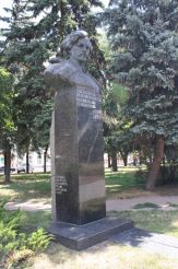 Памятник Антонову-Овсеенко