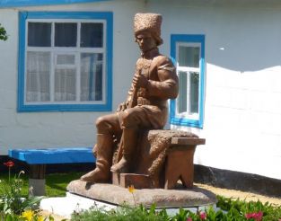 Памятник (первый) Н. Махно, Гуляйполе