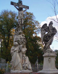Sculptures of angels and Calvary Croisy