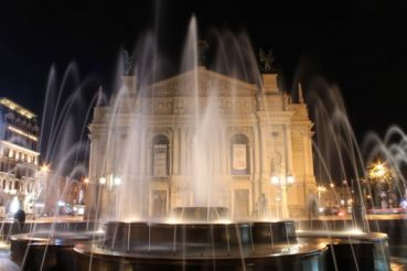 Fountain near the Opera House