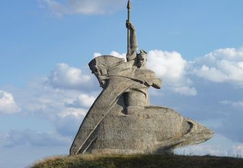 Монумент на въезде в Чигиринский район