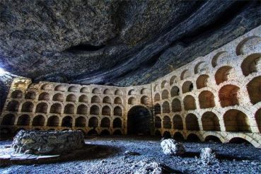 Groth-Chaliapin (Variety grotto, grotto Golitsyn)