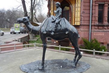 Памятник «Черный верблюд»