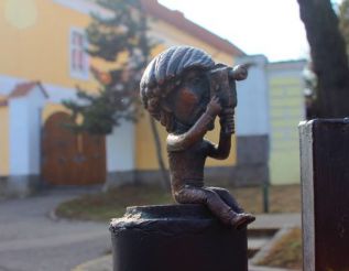 The sculpture of Andy Warhol, Uzhgorod