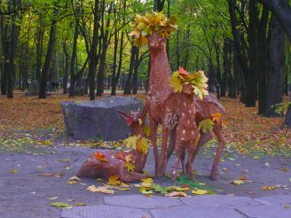 Памятник оленям в парке Шевченко