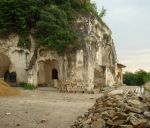 Лядівський скельний монастир