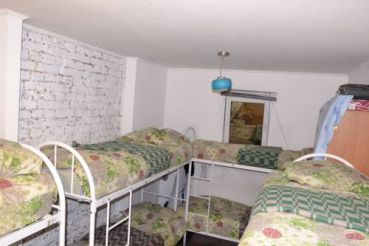 Двухъярусная кровать в общем номере для женщин 