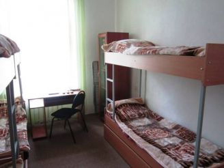 Спальное место на двухъярусной кровати в общем номере для мужчин 