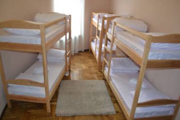 Ліжко в 6-місному змішаному загальному номері (гуртожиткового типу)