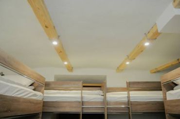 Ліжко в 8-місному змішаному загальному номері (гуртожиткового типу)