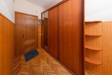 One-Bedroom Apartment on Velyka Vasilkivska street 52