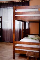 Ліжко у 8-місному чоловічому загальному номері (гуртожиткового типу)