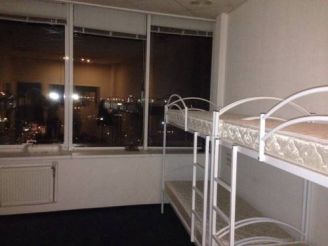 Спальное место на двухъярусной кровати в общем номере для мужчин 