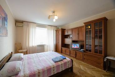 One-bedroom apartment on Shovkovychna 48, Centre Kyiv