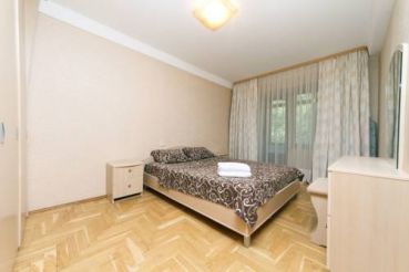 Apartment on Evhena Konovaltsa 35