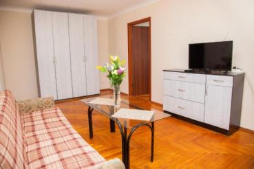 2 Room Semi-luxury Apartment on Zhabotinskogo 57 near Intourist Hotel